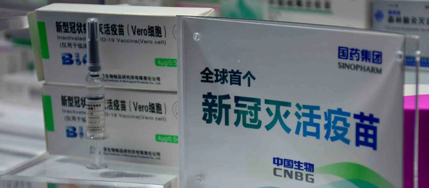 Ο πρόεδρος της Σερβίας επέλεξε κινεζικά: Εμβολιάστηκε με το σκεύασμα της Sinopharm